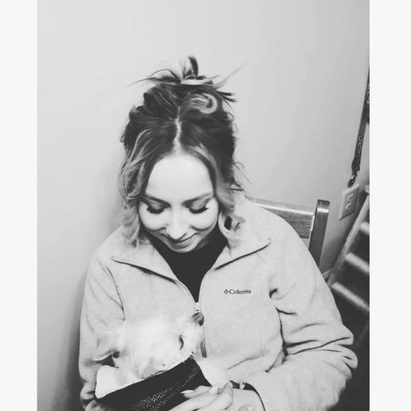 Meet your Posher, Amanda - Picture 1 of 1